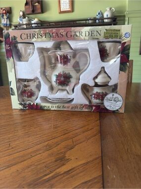 Lily Creek Christmas Garden Tea Set – New in Box (NIB) 🎄☕